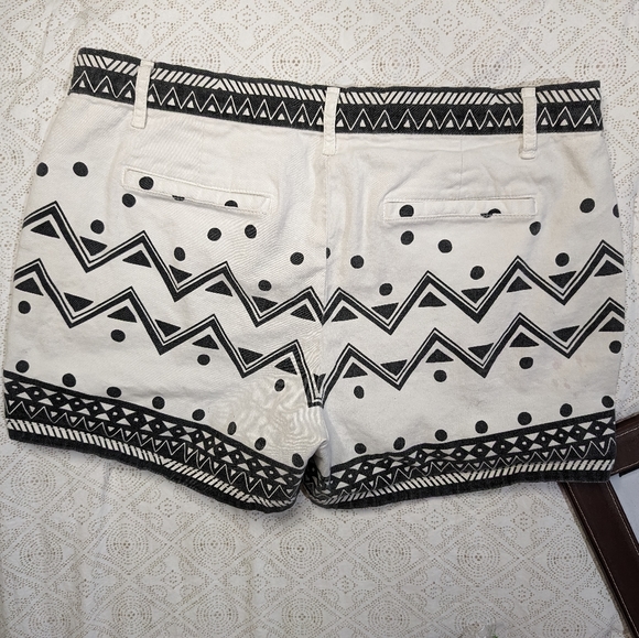 Elle 12 black/white tribal‎ print cotton chino style shorts 3" inseam - Picture 4 of 5